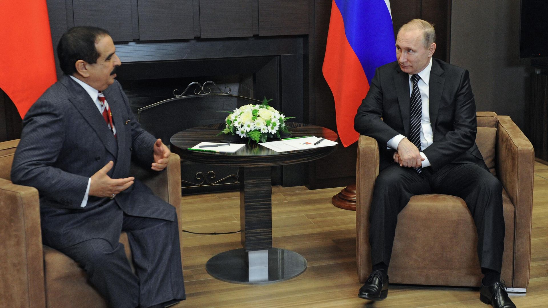  Президент России Владимир Путин и король Бахрейна Хамад бен Иса аль-Халифа во время встречи - РИА Новости, 1920, 22.05.2024