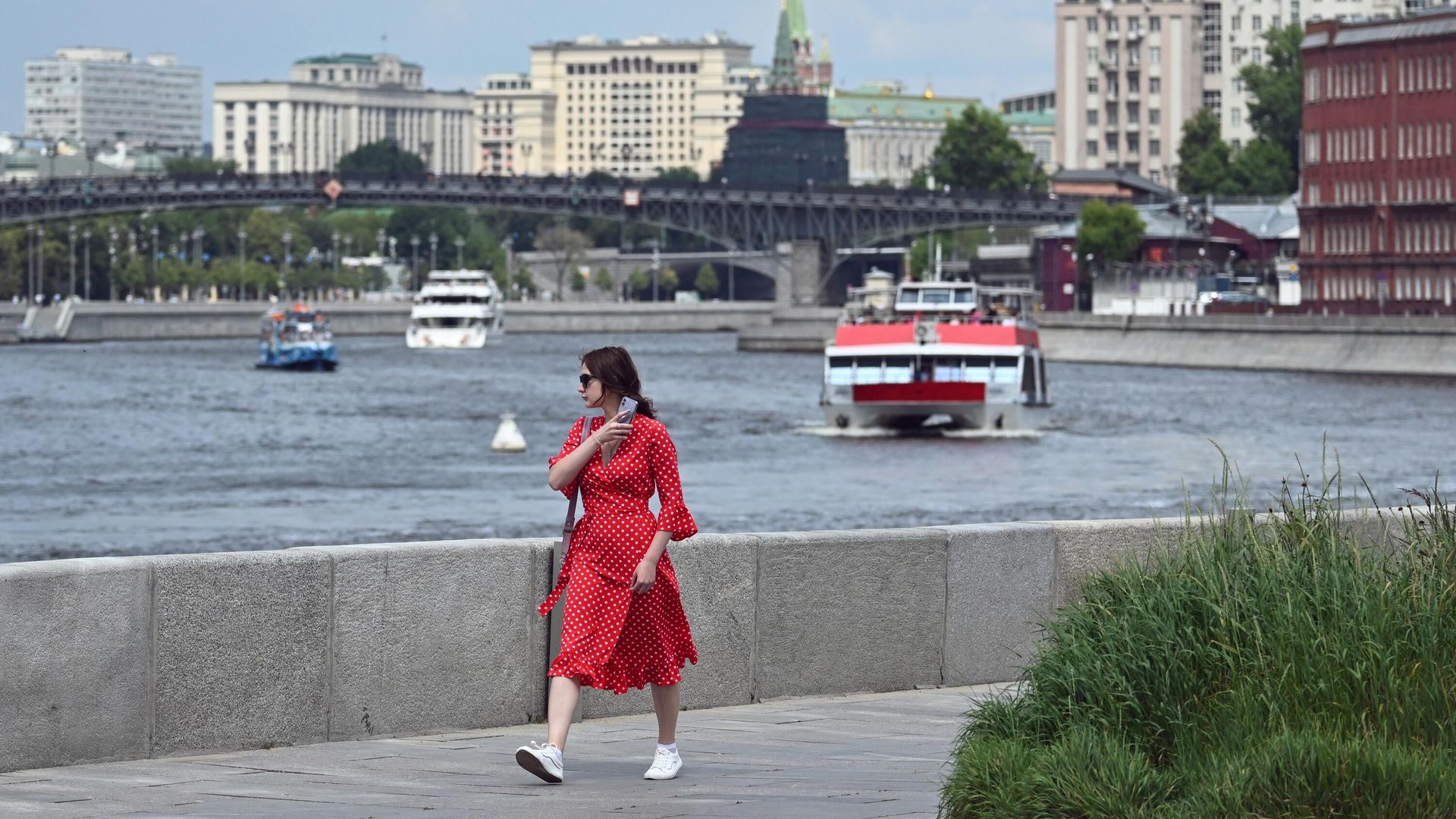 Отдых горожан в Москве Отдых горожан в Москве - РИА Новости, 1920, 13.08.2024