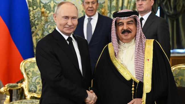 Президент РФ Владимир Путин и король Бахрейна Хамад бен Иса Аль Халифа
