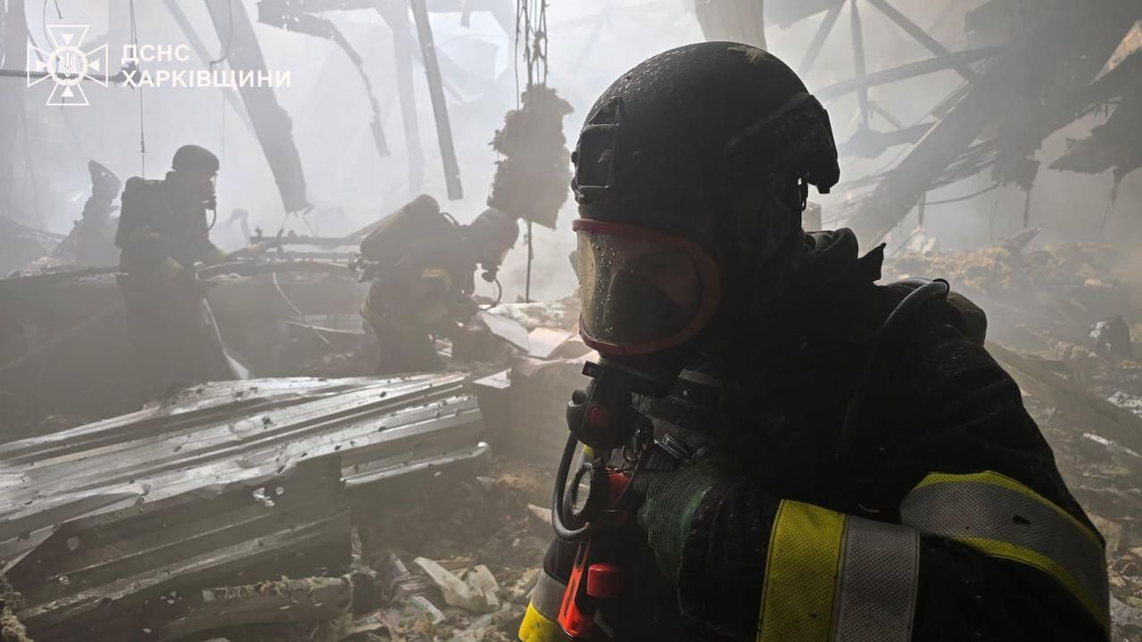 Украинский пожарный на месте взрыва в Харькове Украинский пожарный на месте взрыва в Харькове - РИА Новости, 1920, 05.10.2025