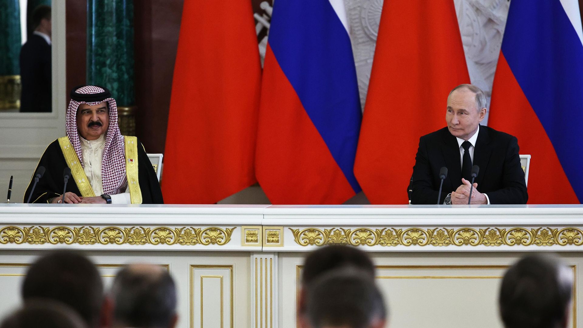 Президент РФ Владимир Путин и король Бахрейна Хамад бен Иса Аль Халифа Президент РФ Владимир Путин и король Бахрейна Хамад бен Иса Аль Халифа - РИА Новости, 1920, 06.09.2024