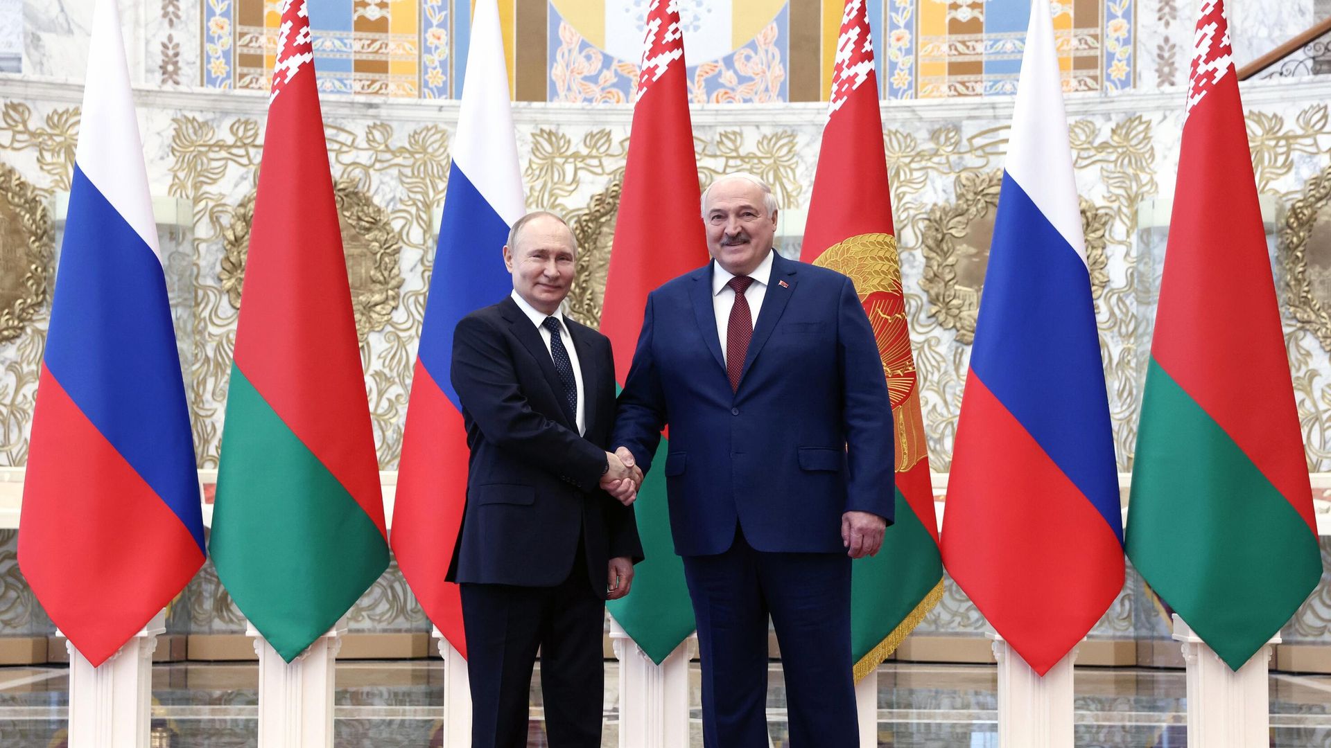 Президент РФ Владимир Путин и президент Белоруссии Александр Лукашенко Президент РФ Владимир Путин и президент Белоруссии Александр Лукашенко - РИА Новости, 1920, 27.09.2024