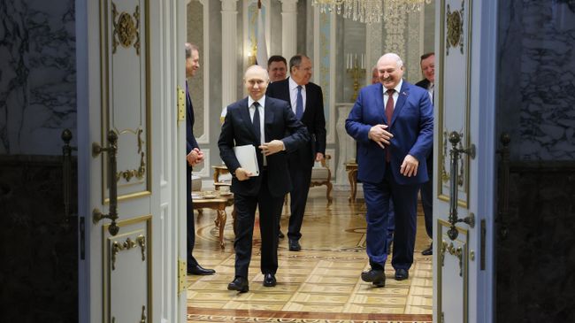 Президент РФ Владимир Путин и президент Белоруссии Александр Лукашенко