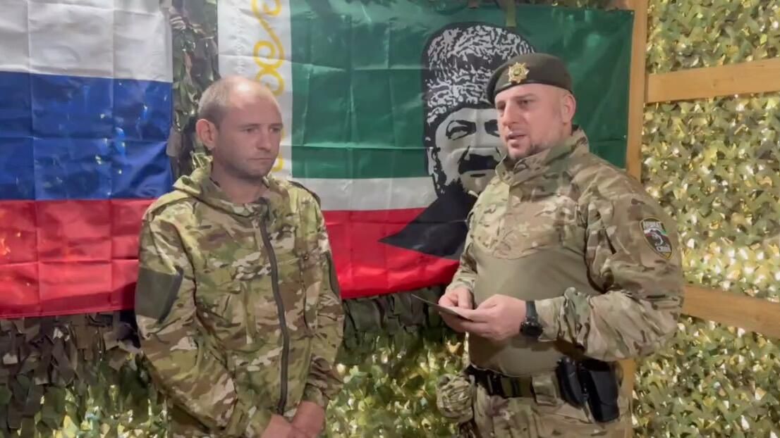 Командир спецназа Ахмат Алаудинов вручил российский паспорт украинцу Ананьеву Командир спецназа Ахмат Алаудинов вручил российский паспорт украинцу Ананьеву - РИА Новости, 1920, 25.05.2024