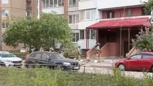 СОБР в Петербурге, где забаррикадировался вооруженный мужчина СОБР в Петербурге, где забаррикадировался вооруженный мужчина - РИА Новости, 1920, 25.05.2024