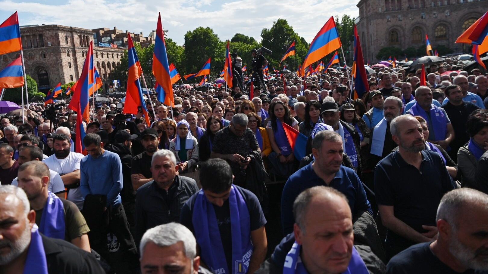 Участники митинга протеста с требованием отставки премьер-министра Армении Никола Пашиняна в Ереване Участники митинга протеста с требованием отставки премьер-министра Армении Никола Пашиняна в Ереване - РИА Новости, 1920, 26.05.2024