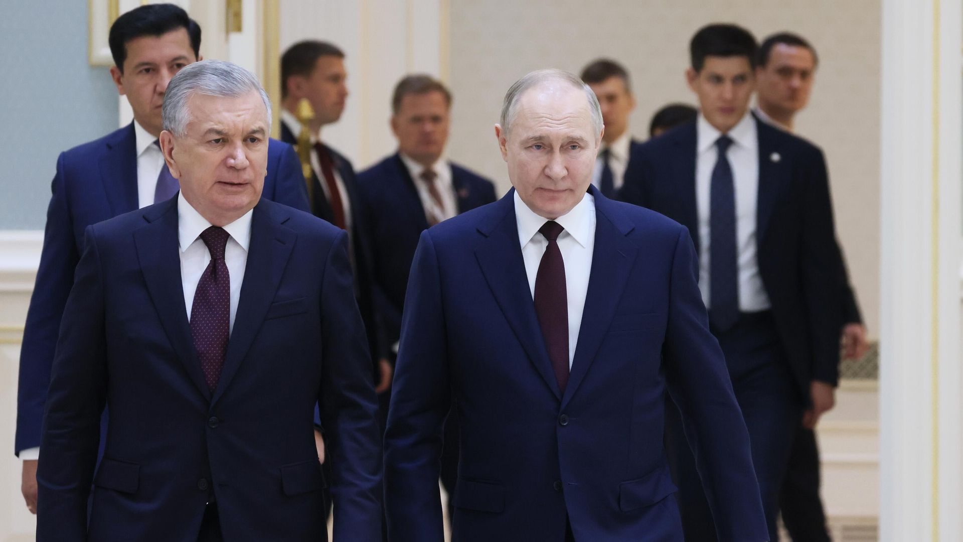 Президент РФ Владимир Путин и президент Узбекистана Шавкат Мирзиеев на российско-узбекистанских переговорах Президент РФ Владимир Путин и президент Узбекистана Шавкат Мирзиеев на российско-узбекистанских переговорах - РИА Новости, 1920, 28.05.2024