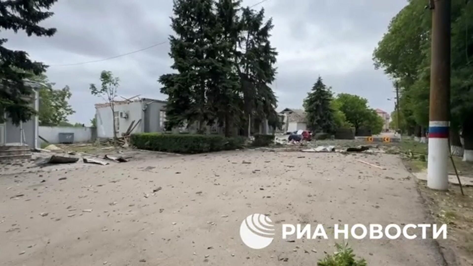 Разрушенное здание Пенсионного фонда в поселке Нижние Серогозы Разрушенное здание Пенсионного фонда в поселке Нижние Серогозы - РИА Новости, 1920, 27.05.2024