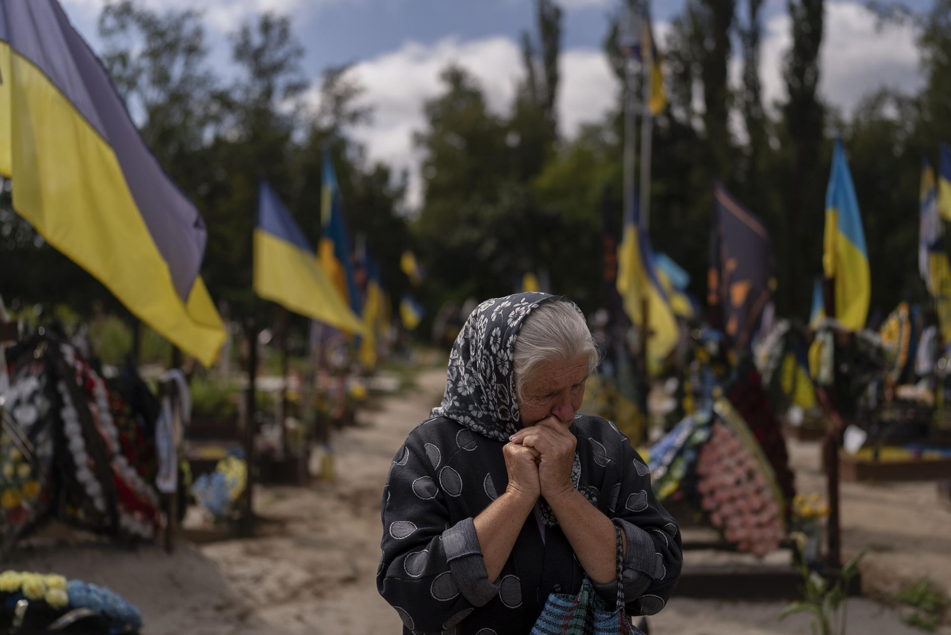 Могилы погибших украинских военных Могилы погибших украинских военных - РИА Новости, 1920, 31.05.2024