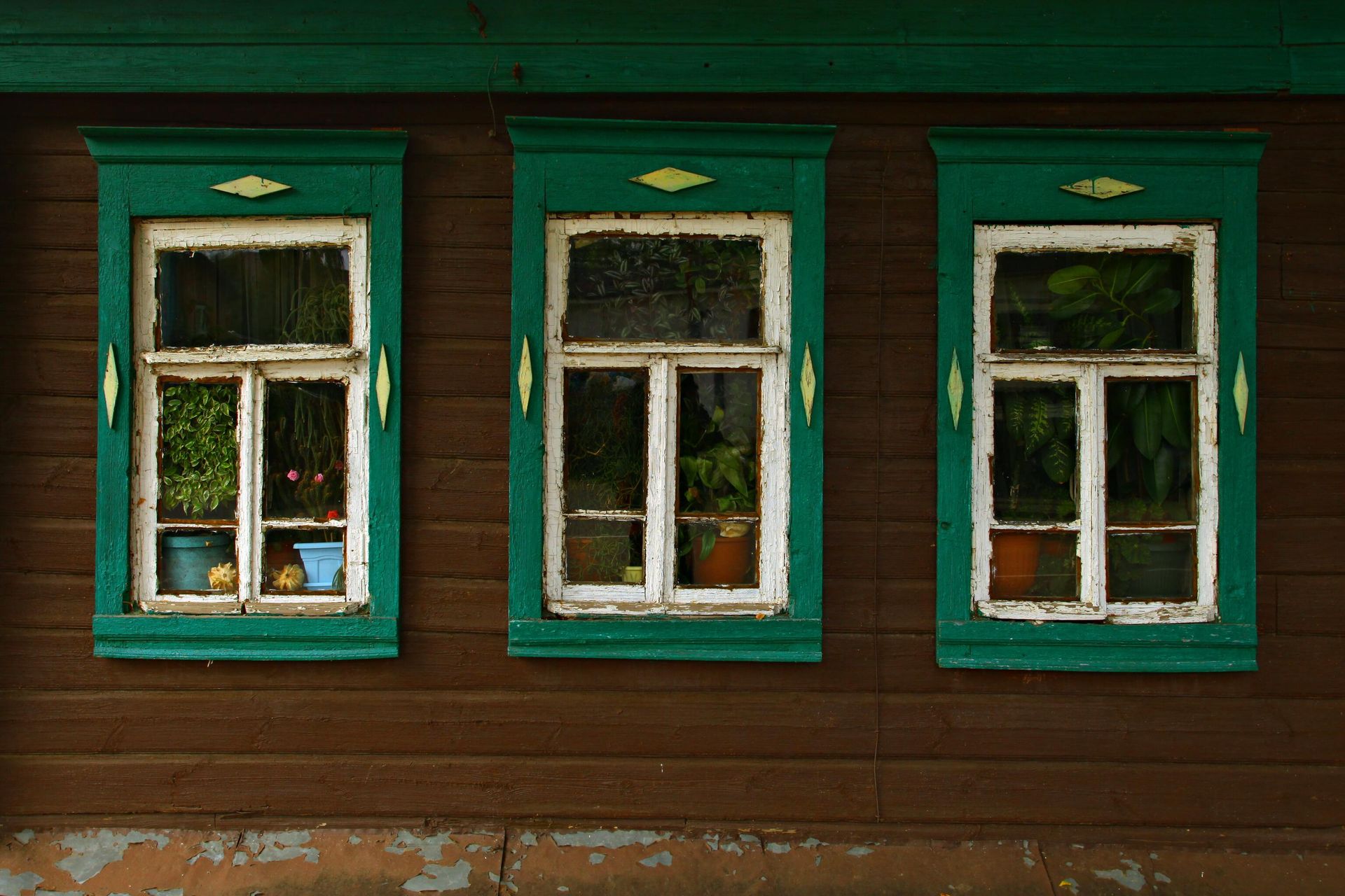 Окна жилого деревянного дома - РИА Новости, 1920, 09.09.2026