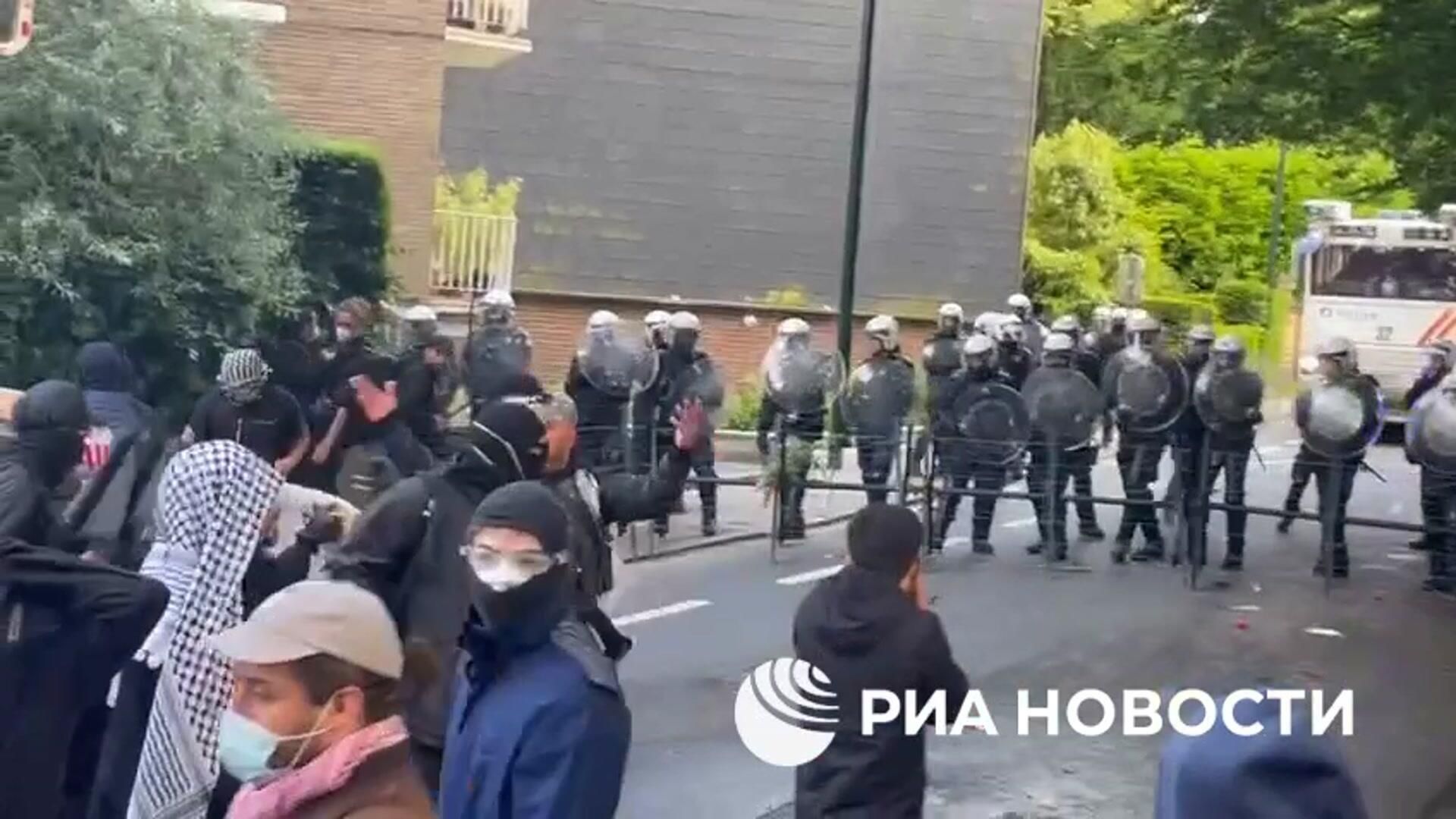 Полиция применила водометы и слезоточивый газ на акции у посольства Израиля в Брюсселе Полиция применила водометы и слезоточивый газ на акции у посольства Израиля в Брюсселе - РИА Новости, 1920, 29.05.2024