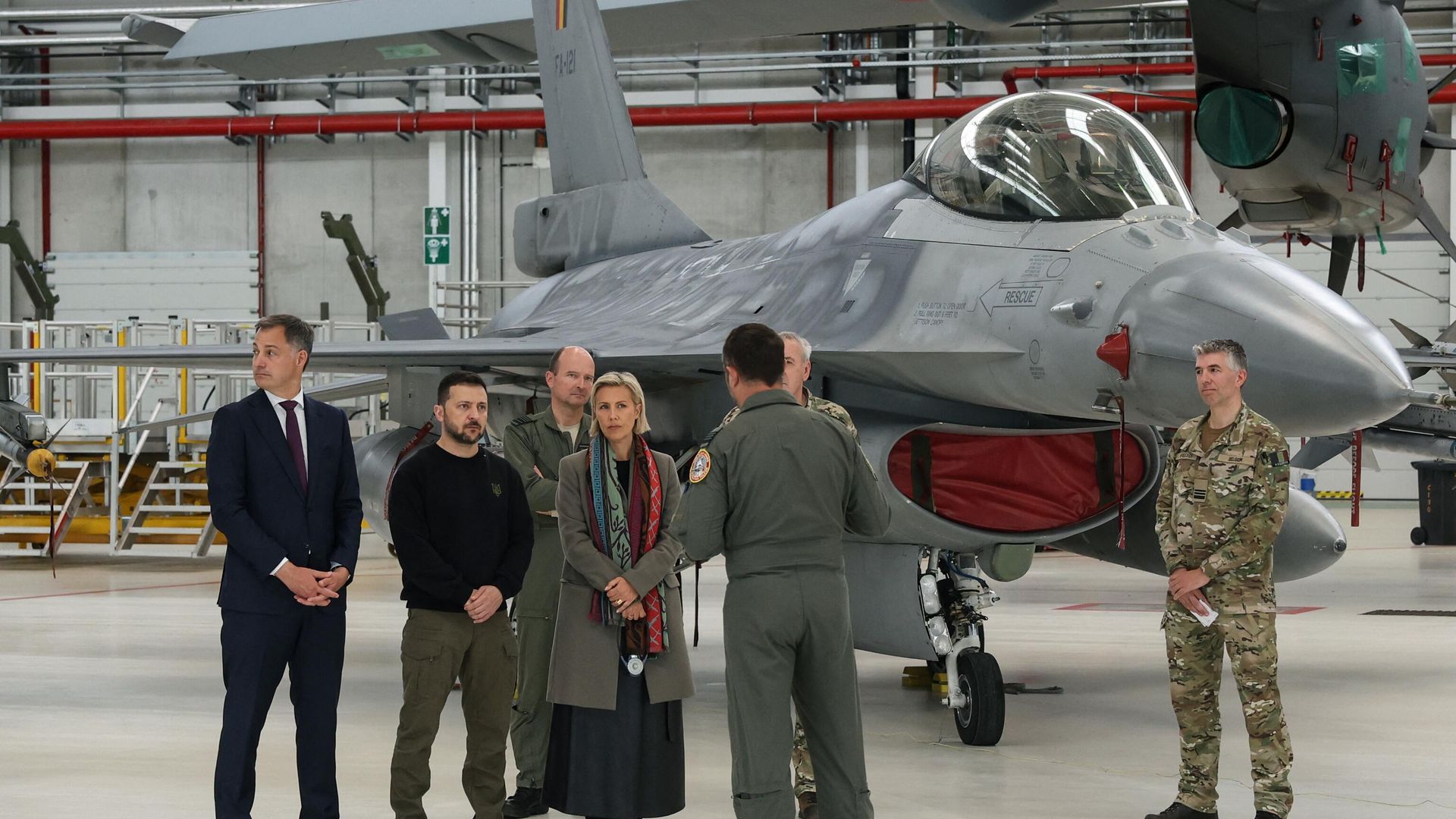 Истребитель F-16 в военном аэропорту Мельсбрук во время визита президента Украины Владимира Зеленского Истребитель F-16 в военном аэропорту Мельсбрук во время визита президента Украины Владимира Зеленского - РИА Новости, 1920, 30.05.2024