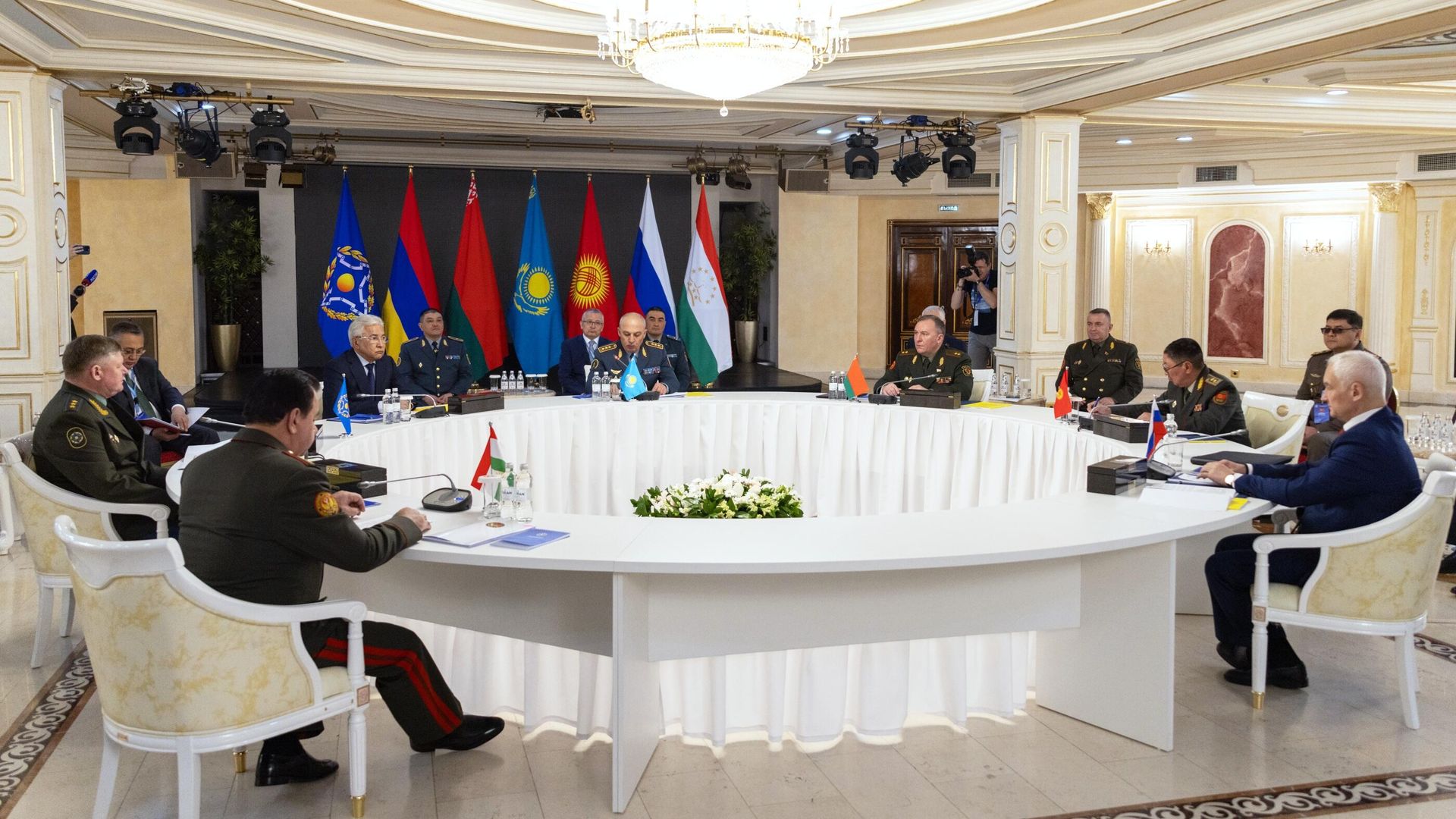 Министр обороны РФ Андрей Белоусов на заседании Совета министров обороны ОДКБ в Алматы. 31 мая 2024 Министр обороны РФ Андрей Белоусов на заседании Совета министров обороны ОДКБ в Алматы. 31 мая 2024 - РИА Новости, 1920, 31.05.2024