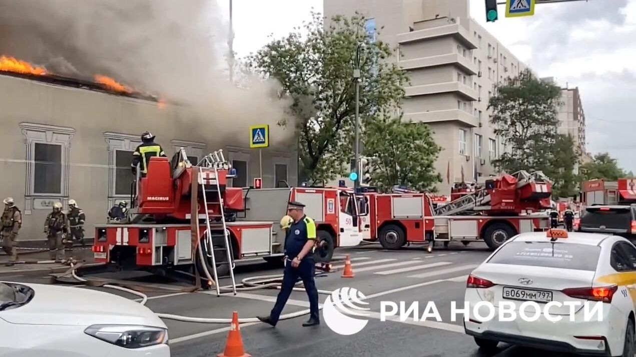 Место пожара в здании на Люсиновской улице в Москве Место пожара в здании на Люсиновской улице в Москве - РИА Новости, 1920, 31.05.2024