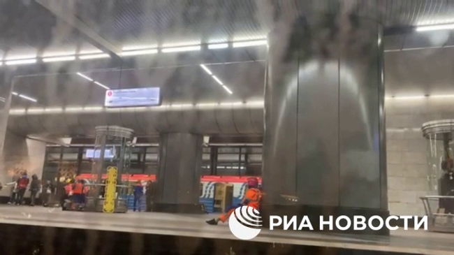 Обстановка на станциях Сокольнической линии метро, где остановлено движение на участке из-за технической неисправности