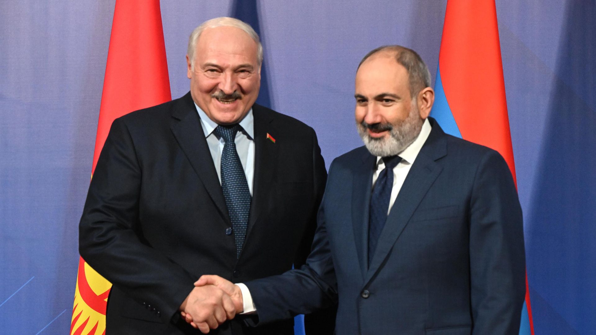 Президент Белоруссии Александр Лукашенко и премьер-министр Армении Никол Пашинян Президент Белоруссии Александр Лукашенко и премьер-министр Армении Никол Пашинян - РИА Новости, 1920, 09.10.2026