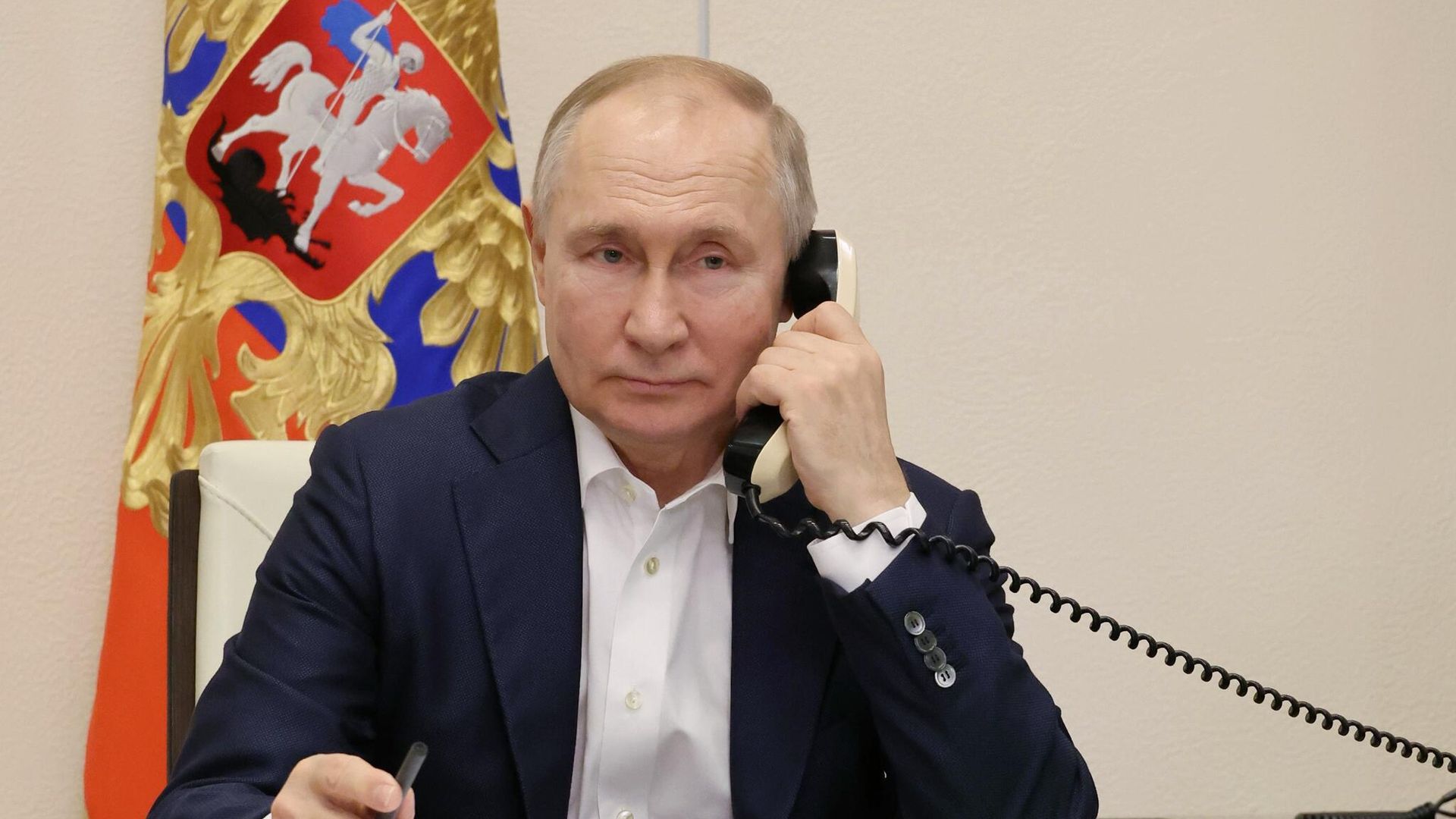 Владимир Путин во время телефонного разговора - РИА Новости, 1920, 03.04.2026