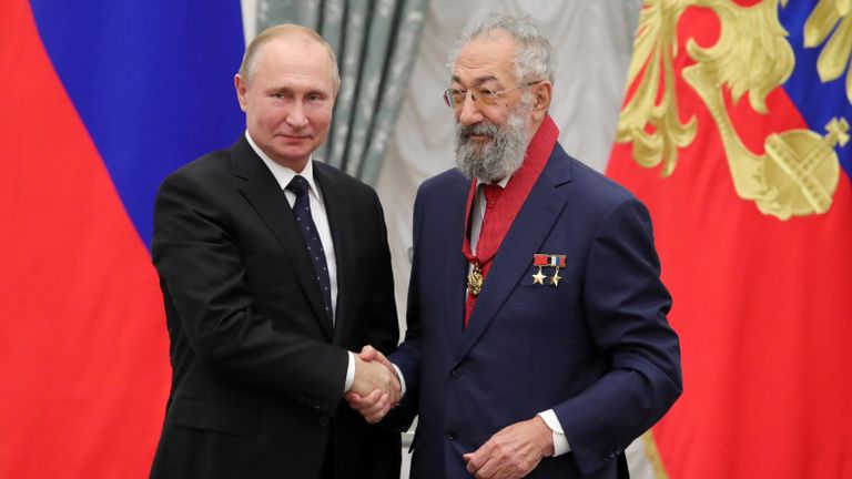 Президент РФ Владимир Путин и учёный-океанолог, исследователь Арктики и Антарктики, член-корреспондент РАН Артур Чилингаров Президент РФ Владимир Путин и учёный-океанолог, исследователь Арктики и Антарктики, член-корреспондент РАН Артур Чилингаров
