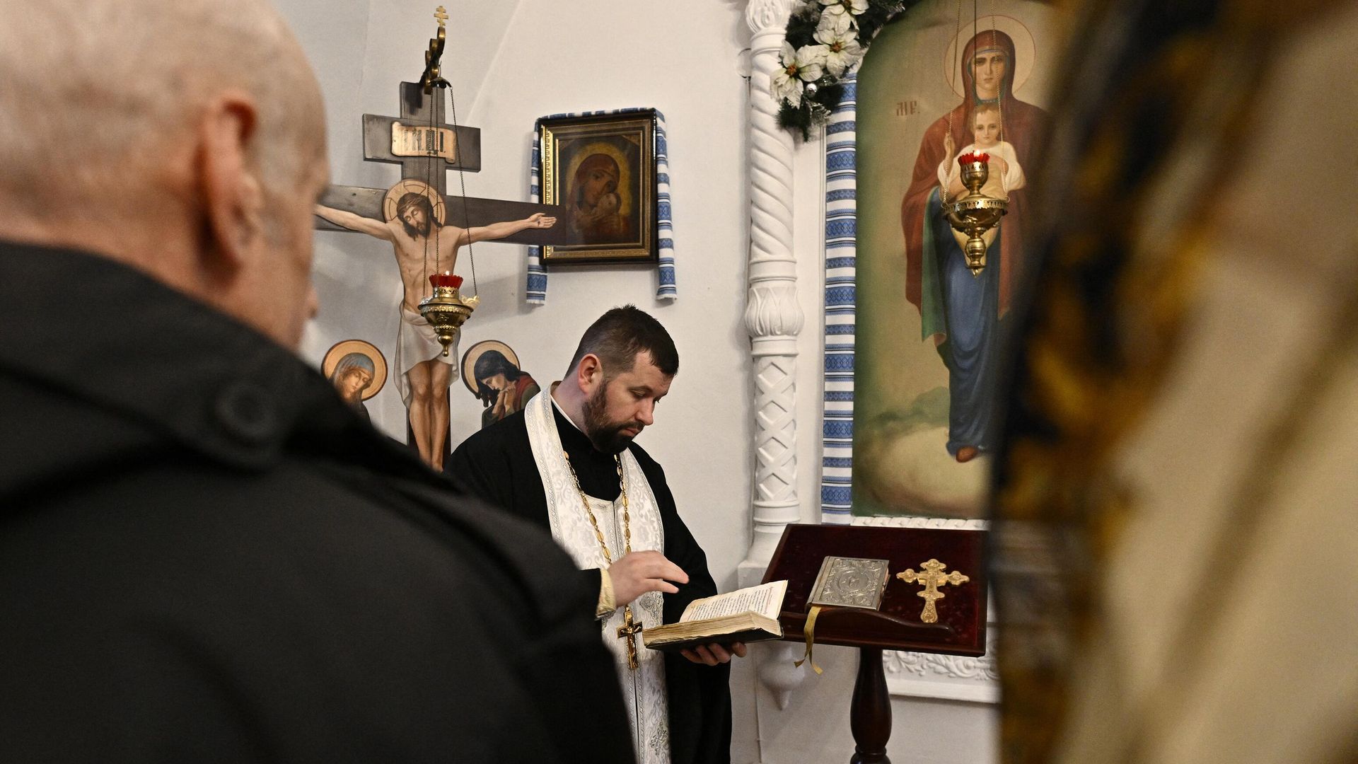Верующие во время богослужения в храме ПЦУ Верующие во время богослужения в храме ПЦУ - РИА Новости, 1920, 02.06.2024