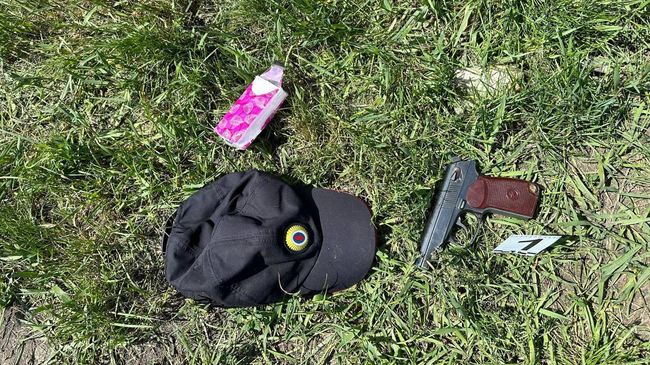 Сотрудники СК РФ на мест, где житель Хакасии ранил полицейского Сотрудники СК РФ на мест, где житель Хакасии ранил полицейского