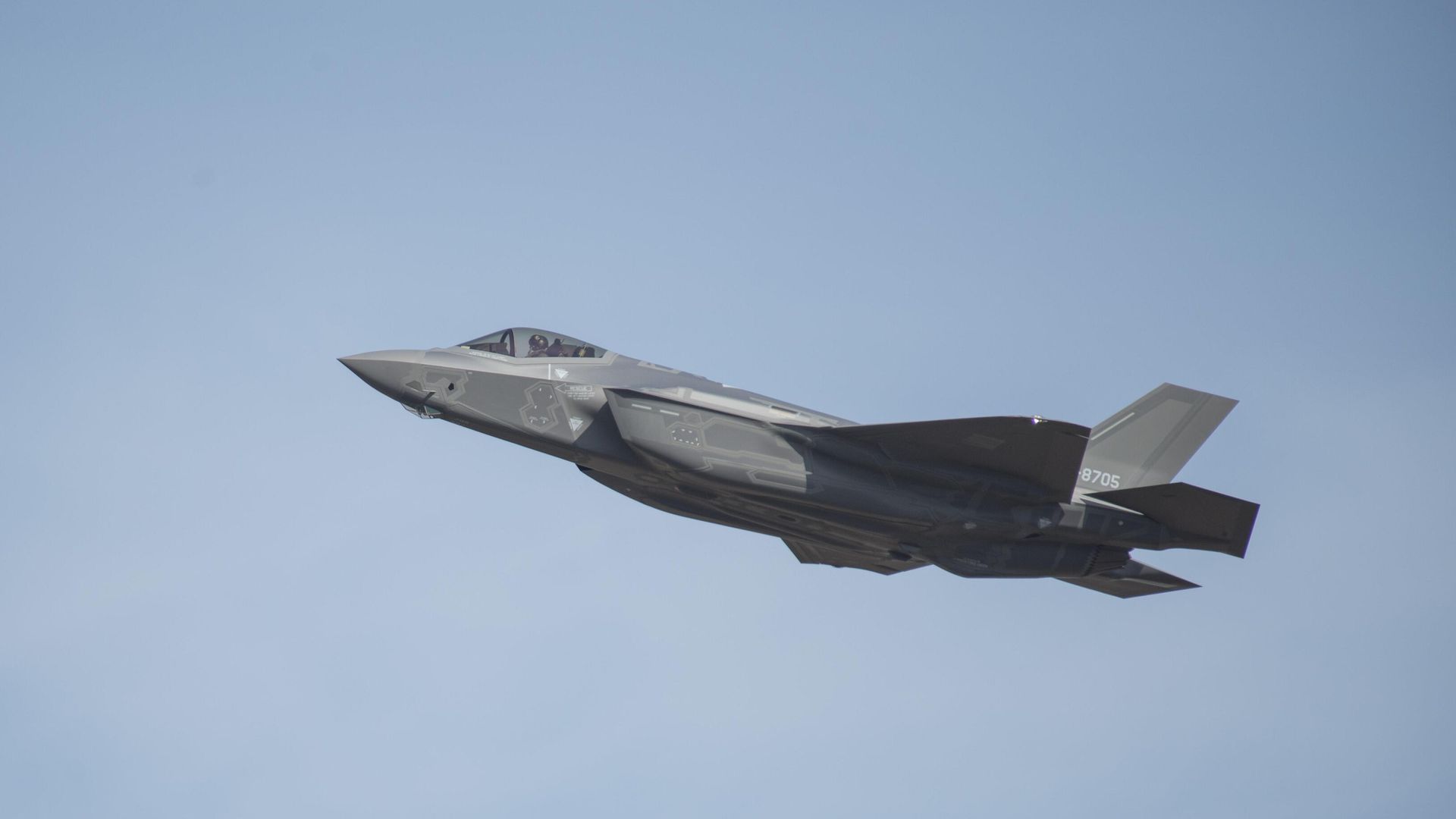 Истребитель F-35A Воздушных сил самообороны Японии Истребитель F-35A Воздушных сил самообороны Японии - РИА Новости, 1920, 03.06.2024