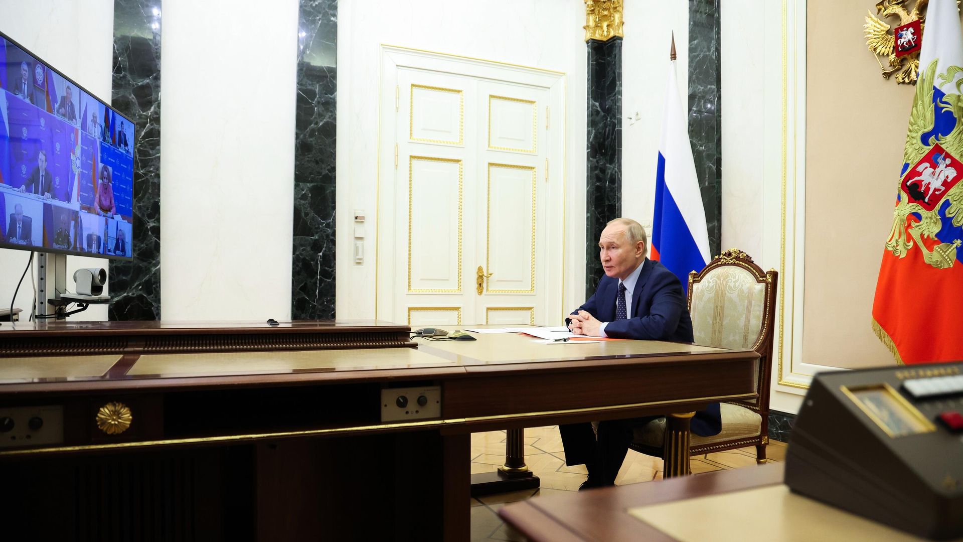Президент РФ Владимир Путин в режиме видеоконференции проводит совещание с постоянными членами Совета безопасности РФ Президент РФ Владимир Путин в режиме видеоконференции проводит совещание с постоянными членами Совета безопасности РФ - РИА Новости, 1920, 28.06.2024