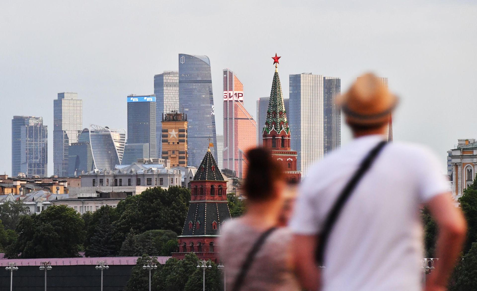 Московский Кремль и небоскребы делового центра Москва-сити Московский Кремль и небоскребы делового центра Москва-сити - РИА Новости, 1920, 21.02.2025