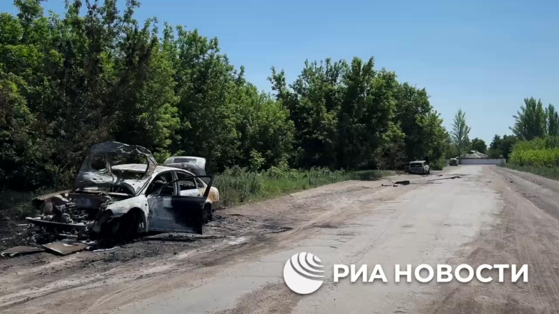 Дорога смерти в Донецке. ВСУ бьют беспилотниками по гражданским Дорога смерти в Донецке. ВСУ бьют беспилотниками по гражданским - РИА Новости, 1920, 05.06.2024