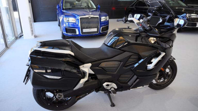 Мотоцикл Aurus и автомобиль Aurus Hydrogen на ПМЭФ-2024 Мотоцикл Aurus и автомобиль Aurus Hydrogen на ПМЭФ-2024