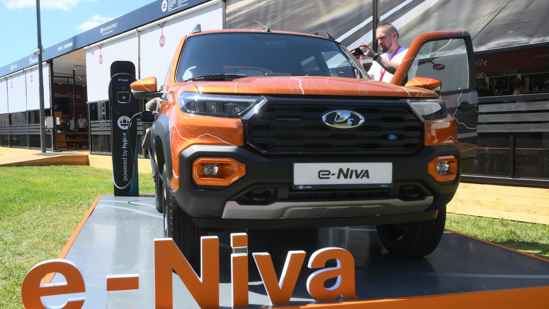 Автомобиль e-Niva, электрическая версия Lada Niva Travel на ПМЭФ Автомобиль e-Niva, электрическая версия Lada Niva Travel на ПМЭФ - РИА Новости, 1920, 05.06.2024