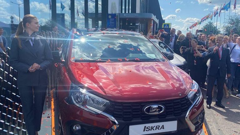Презентация новой модели Lada Iskra на ПМЭФ-2024 Презентация новой модели Lada Iskra на ПМЭФ-2024