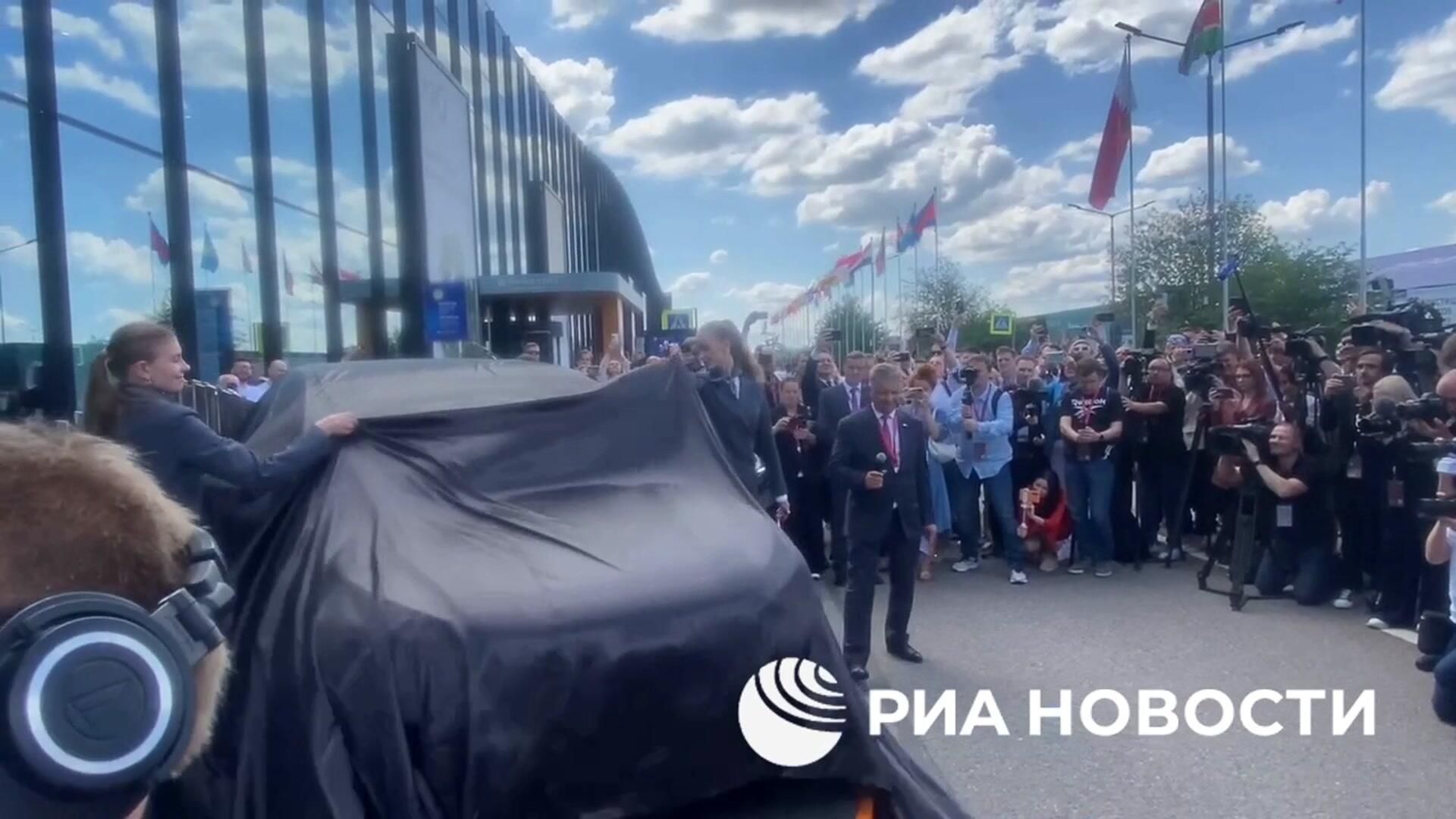 АвтоВАЗ представил новую модель — седан Lada Iskra АвтоВАЗ представил новую модель — седан Lada Iskra - РИА Новости, 1920, 05.06.2024