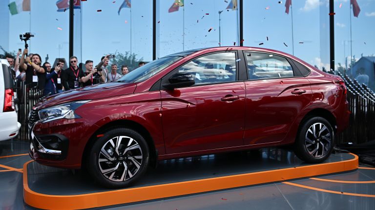 Презентация новой модели Lada Iskra на ПМЭФ-2024 Презентация новой модели Lada Iskra на ПМЭФ-2024