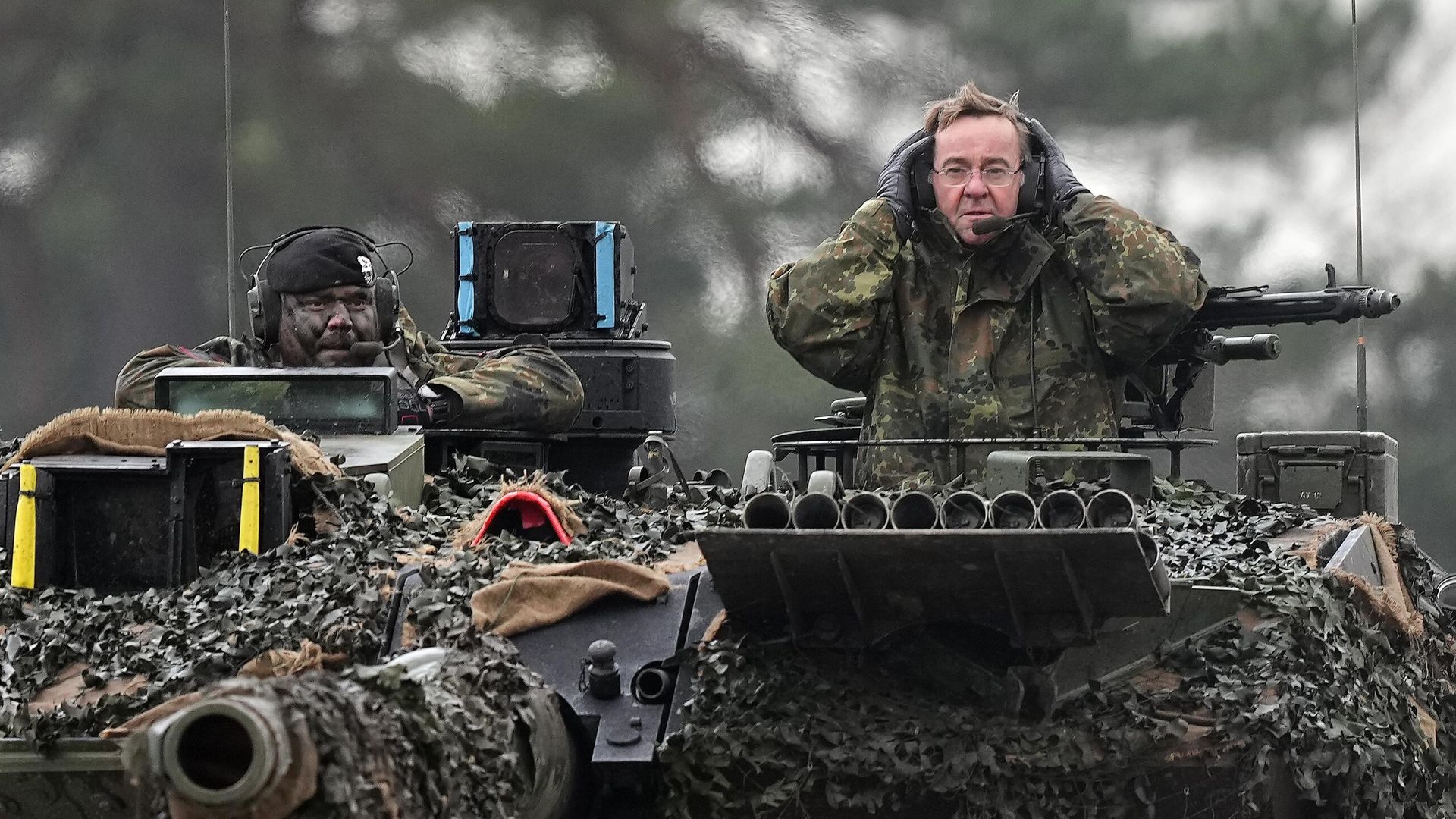 Министр обороны Германии Борис Писториус на танке Leopard Министр обороны Германии Борис Писториус на танке Leopard - РИА Новости, 1920, 25.04.2026
