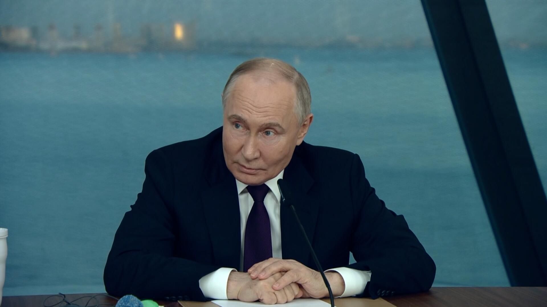 Путин на встрече с представителями СМИ Путин на встрече с представителями СМИ - РИА Новости, 1920, 05.06.2024