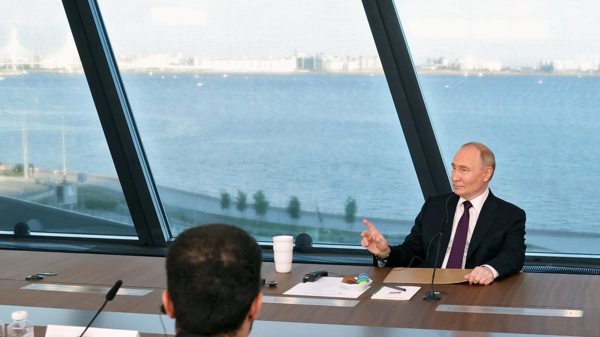 Президент РФ Владимир Путин проводит встречу с руководителями международных информационных агентств Президент РФ Владимир Путин проводит встречу с руководителями международных информационных агентств - РИА Новости, 1920, 05.06.2024