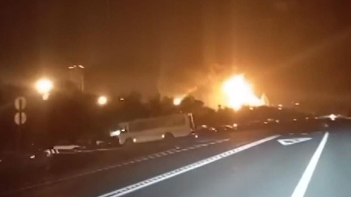 Пожар на Новошахтинском НПЗ в Ростовской области из-за атаки БПЛА со стороны ВСУ Пожар на Новошахтинском НПЗ в Ростовской области из-за атаки БПЛА со стороны ВСУ - РИА Новости, 1920, 06.06.2024