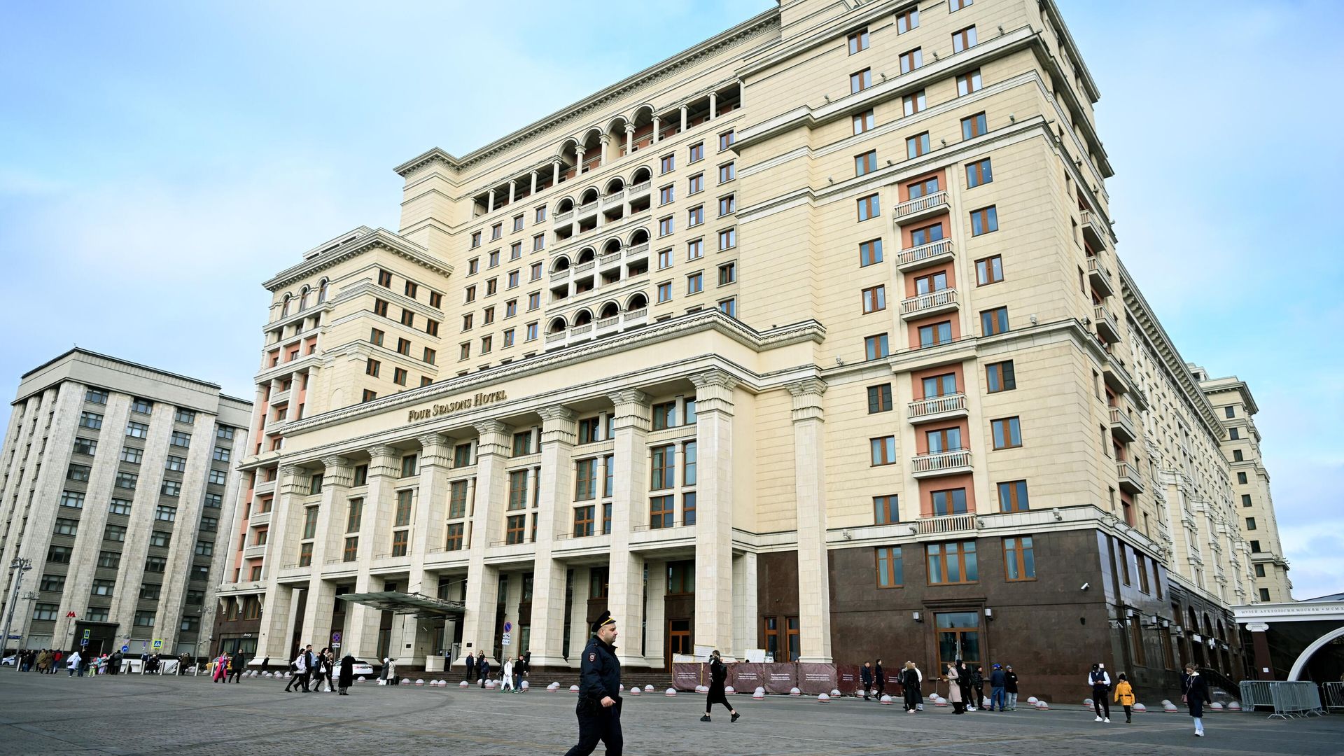 Отель Four Seasons Hotel Moscow на Манежной площади в Москве Отель Four Seasons Hotel Moscow на Манежной площади в Москве - РИА Новости, 1920, 06.06.2024
