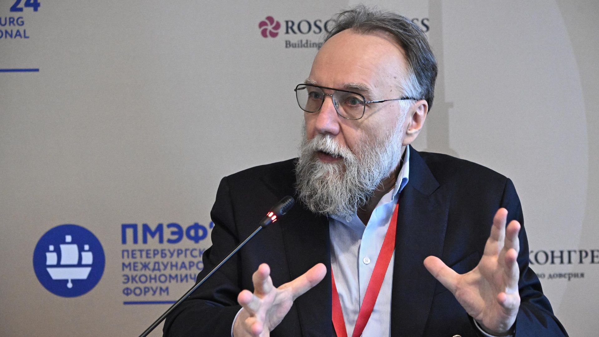 Философ Александр Дугин во время выступления на экспертном форуме БРИКС Роль БРИКС в поиске нового миропорядка на ПМЭФ. 6 июня 2024 Философ Александр Дугин во время выступления на экспертном форуме БРИКС Роль БРИКС в поиске нового миропорядка на ПМЭФ. 6 июня 2024 - РИА Новости, 1920, 06.06.2024