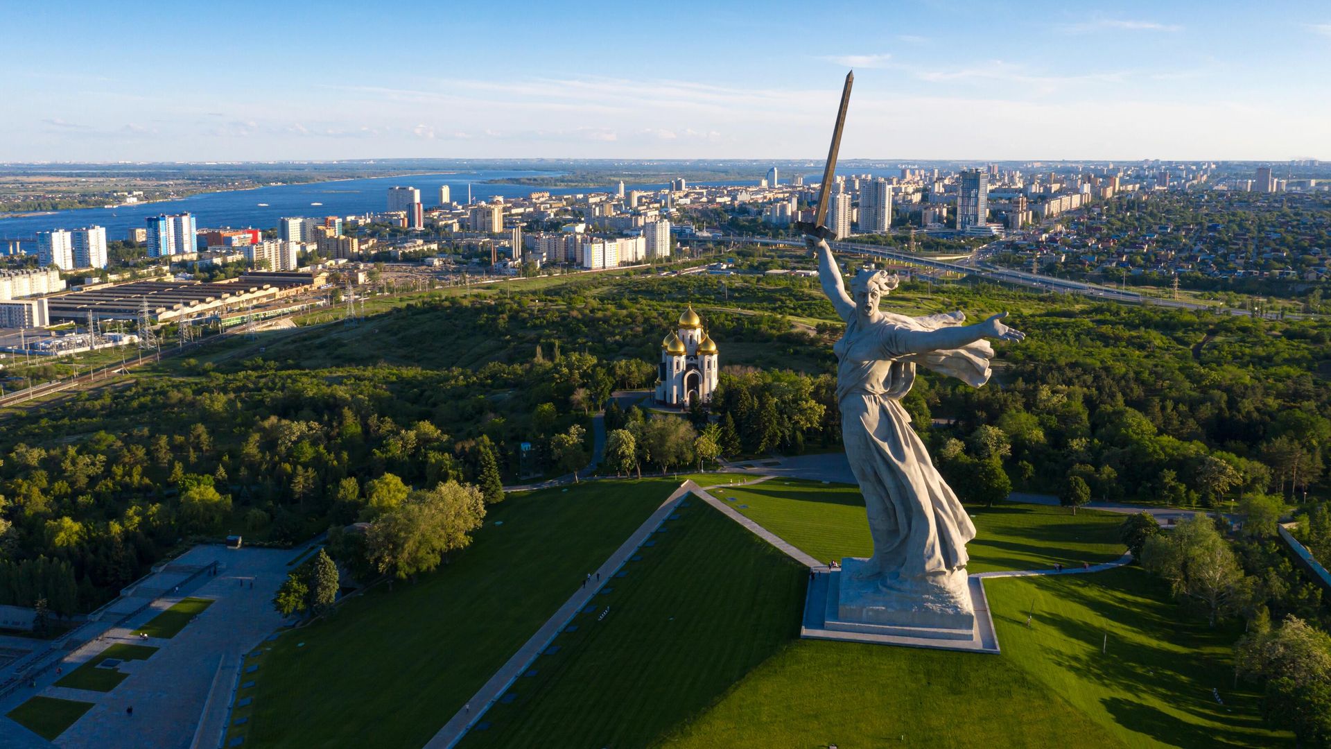 Монумент Родина-мать зовет! на Мамаевом кургане Монумент Родина-мать зовет! на Мамаевом кургане - РИА Новости, 1920, 05.07.2025