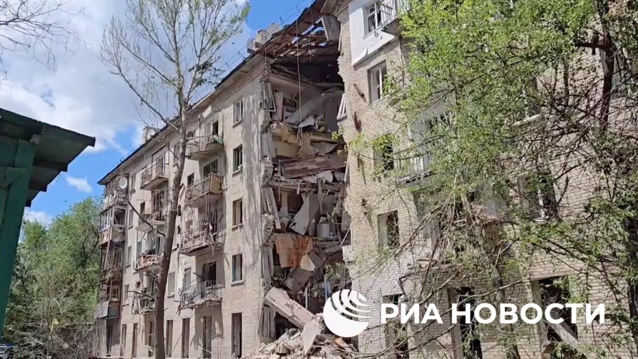 Подъезд жилого дома в Луганске, разрушенный в результате обстрела со стороны ВСУ Подъезд жилого дома в Луганске, разрушенный в результате обстрела со стороны ВСУ - РИА Новости, 1920, 07.06.2024