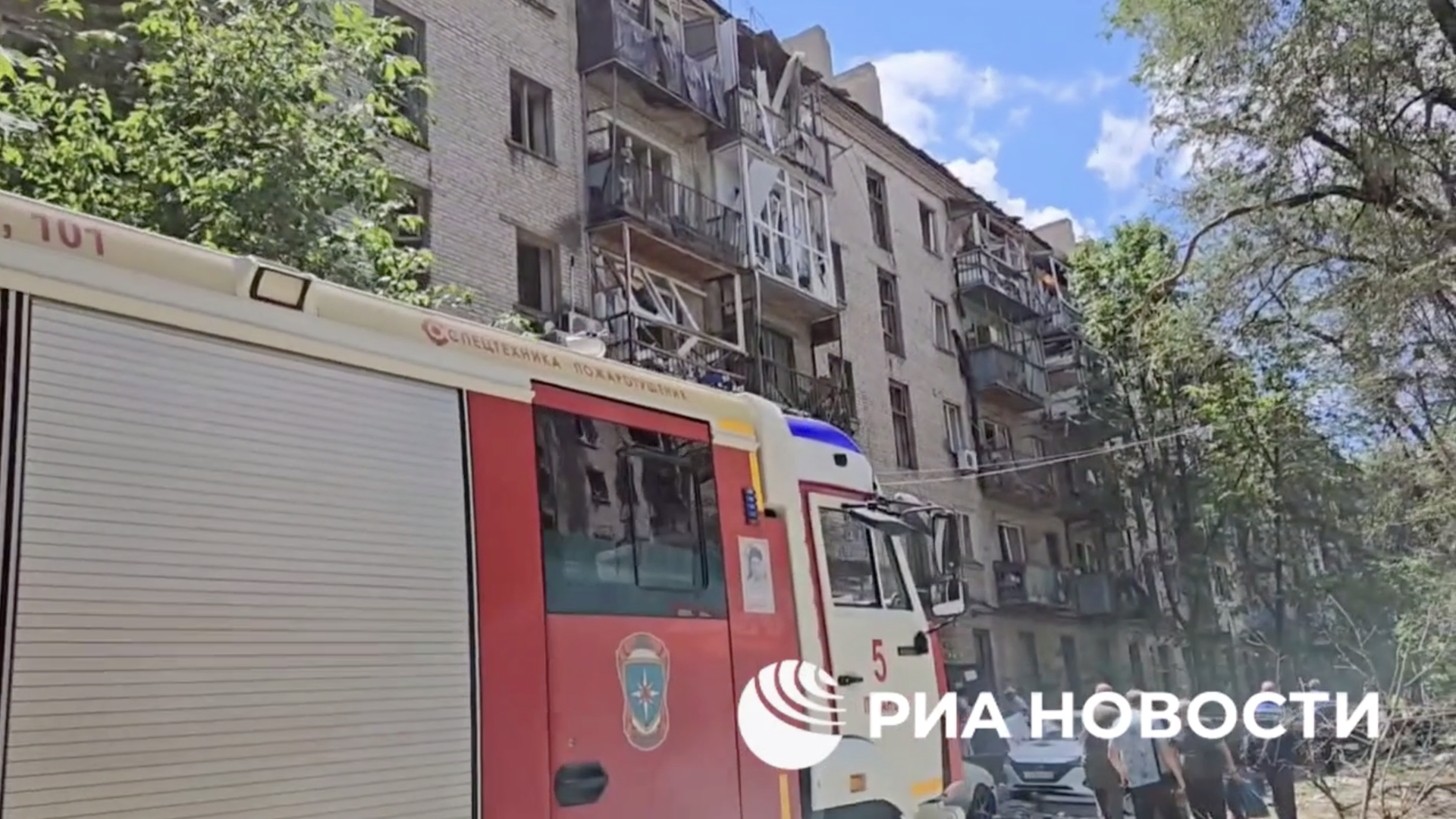 Многоэтажный жилой дом в Луганске, пострадавший в результате обстрела со стороны ВСУ Многоэтажный жилой дом в Луганске, пострадавший в результате обстрела со стороны ВСУ - РИА Новости, 1920, 09.06.2024