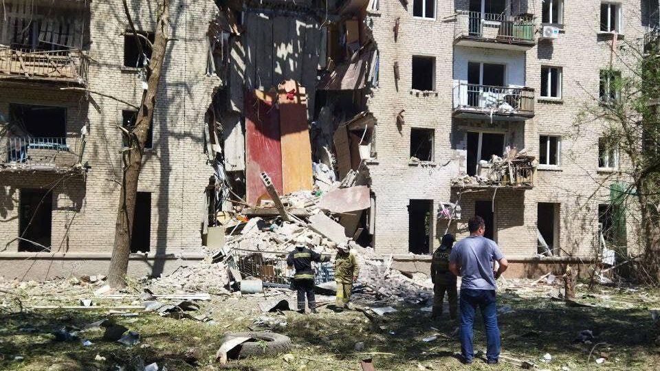 Подъезд жилого дома в Луганске, разрушенный в результате обстрела со стороны ВСУ Подъезд жилого дома в Луганске, разрушенный в результате обстрела со стороны ВСУ - РИА Новости, 1920, 07.06.2024