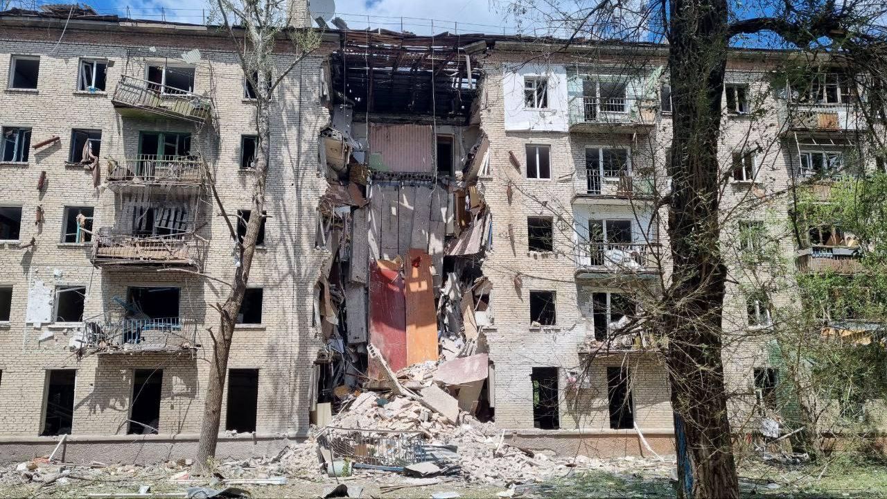 Подъезд жилого дома в Луганске, разрушенный в результате обстрела со стороны ВСУ Подъезд жилого дома в Луганске, разрушенный в результате обстрела со стороны ВСУ - РИА Новости, 1920, 07.06.2024