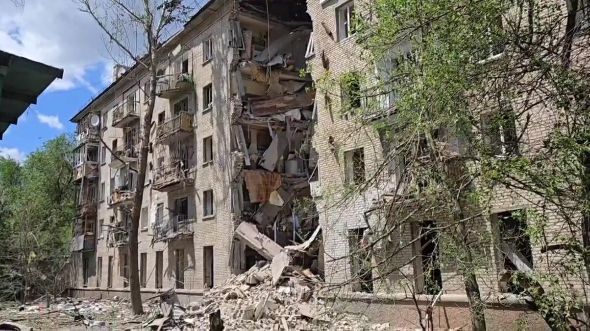 Подъезд многоквартирного жилого дома, обрушенный в результате обстрела Луганска со стороны ВСУ Подъезд многоквартирного жилого дома, обрушенный в результате обстрела Луганска со стороны ВСУ - РИА Новости, 1920, 07.06.2024