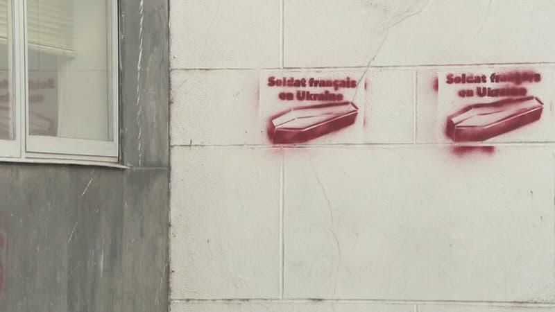 Граффити в Париже, изображающие гробы французских солдат на Украине Граффити в Париже, изображающие гробы французских солдат на Украине - РИА Новости, 1920, 07.06.2024