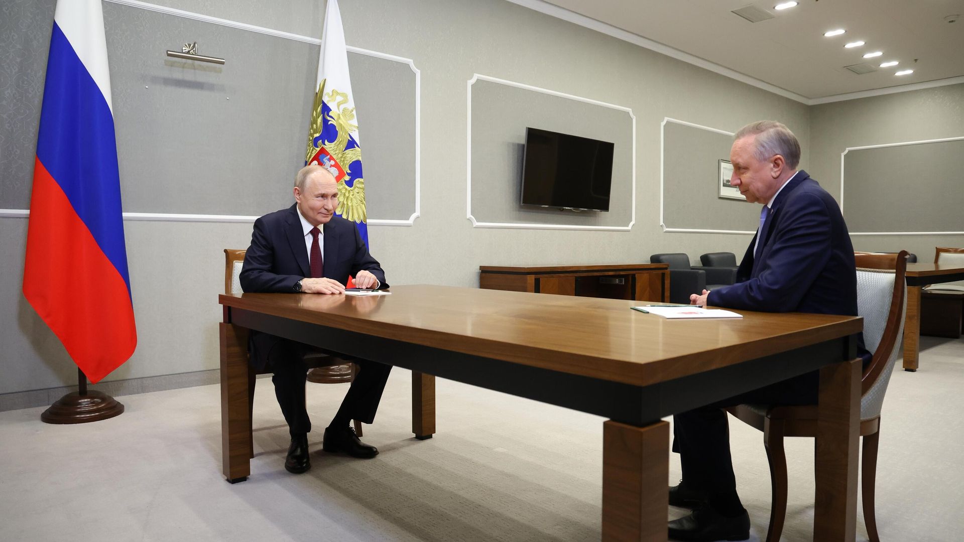 Президент России Владимир Путин и губернатор Санкт-Петербурга Александр Беглов во время встречи Президент России Владимир Путин и губернатор Санкт-Петербурга Александр Беглов во время встречи - РИА Новости, 1920, 12.07.2024