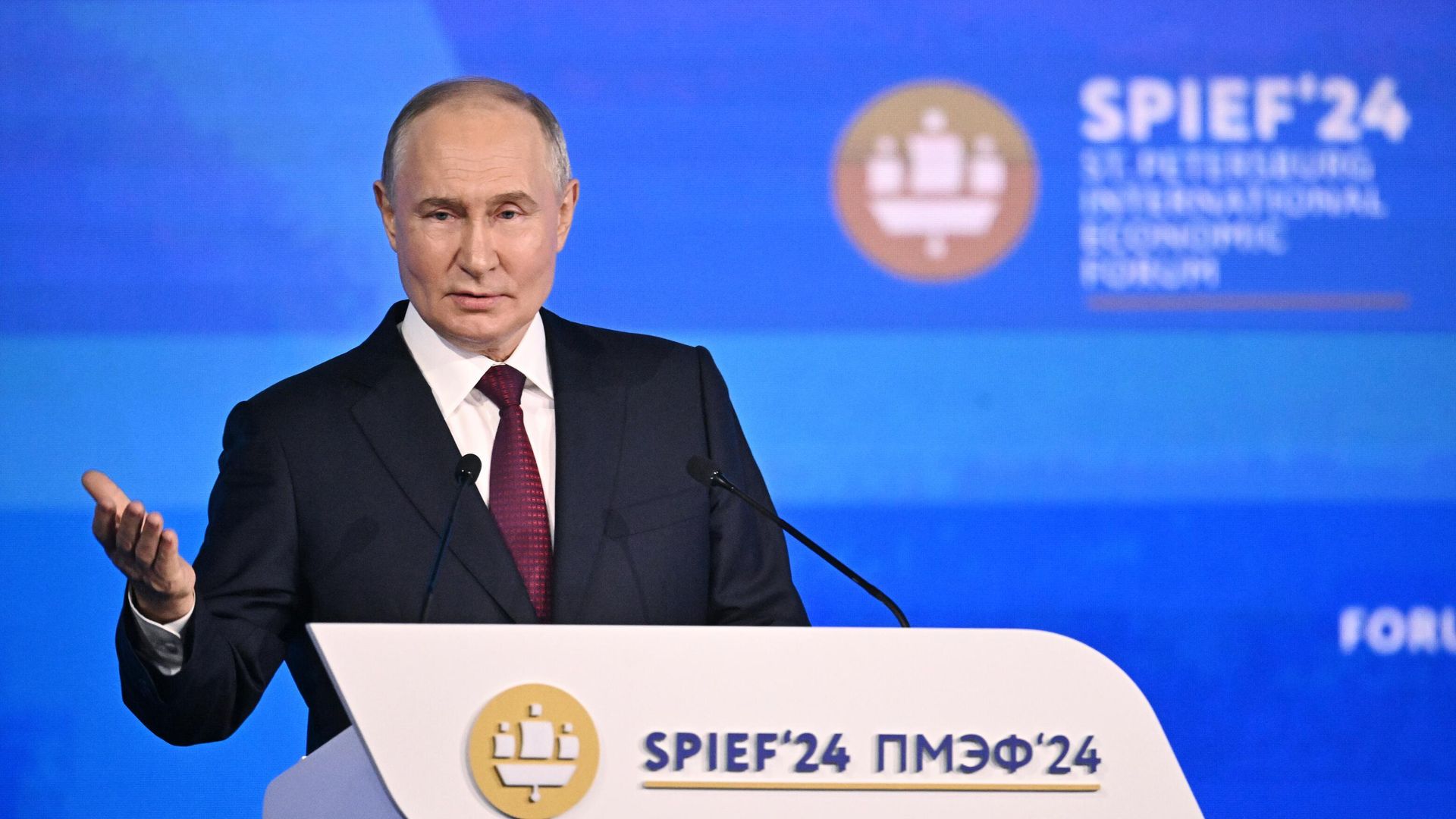 Президент России Владимир Путин выступает на пленарном заседании Петербургского международного экономического форума - РИА Новости, 1920, 18.06.2025