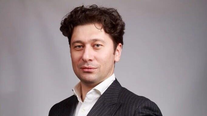 Начальник управления продаж инвестиционных продуктов Private Banking и Привилегии ВТБ Асланбек Начоев - РИА Новости, 1920, 08.06.2024