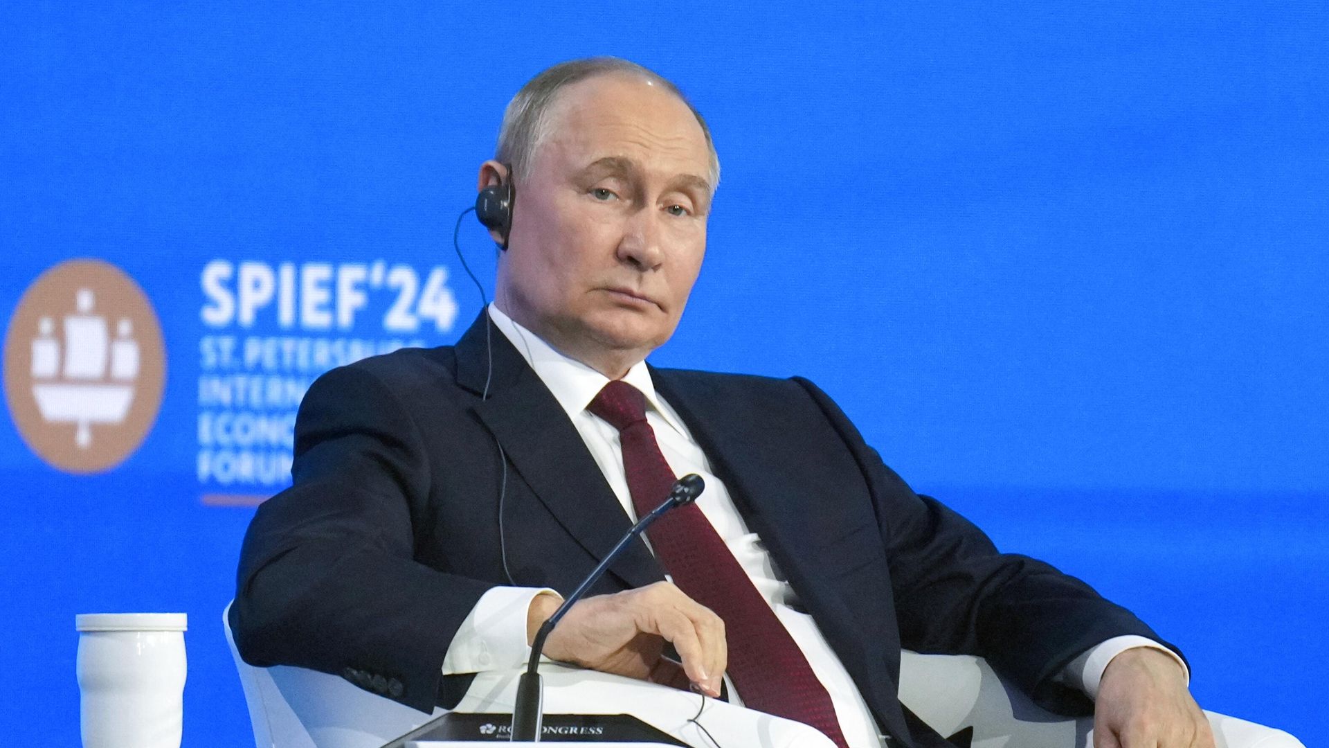 Президент России Владимир Путин принимает участие в пленарном заседании Петербургского международного экономического форума Президент России Владимир Путин принимает участие в пленарном заседании Петербургского международного экономического форума - РИА Новости, 1920, 07.06.2024